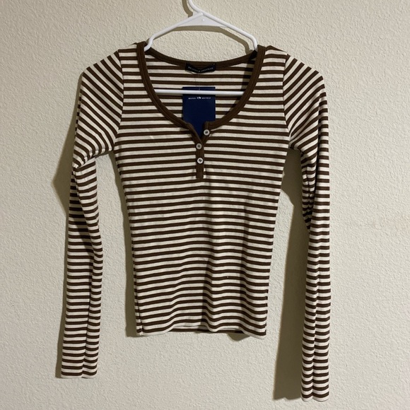 Brandy Melville brown striped Zelly 3 button top - Picture 5 of 6